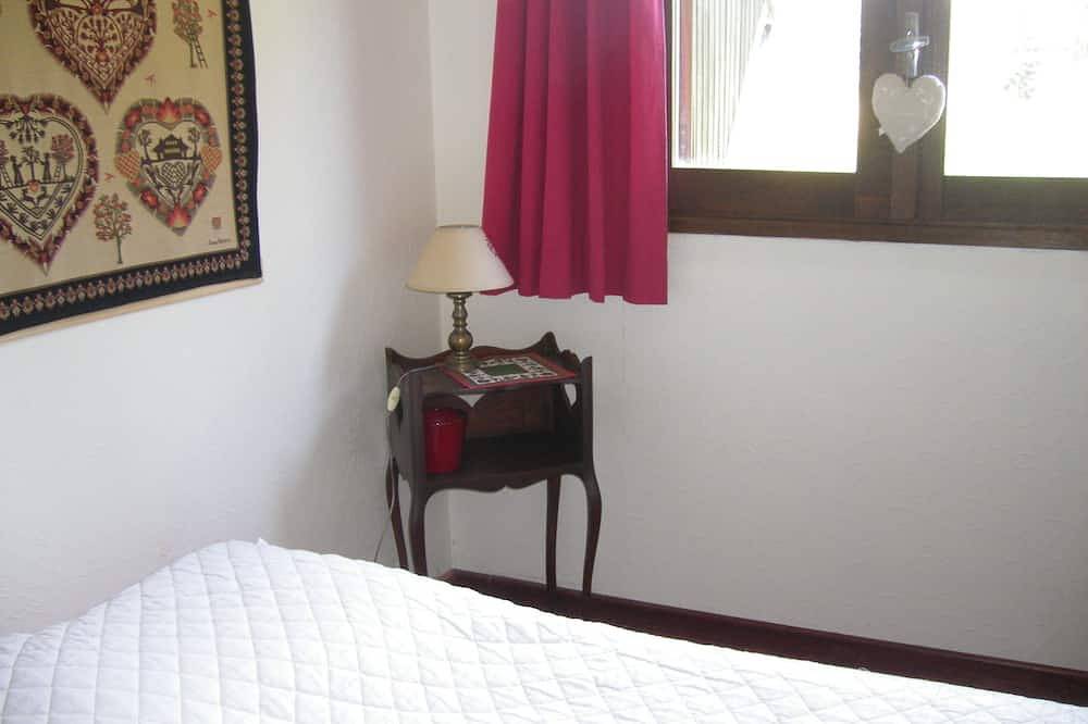 Appartement entier, Appartement plein Sud, face montagne, 5mn à pieds du centre d.Auron.. in Auron, Saint-Étienne-de-Tinée