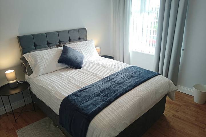 Renovated 3 bedroom House, 3 miles from city centre, Belfast City Hall. in Belfast, Grafschaft Antrim