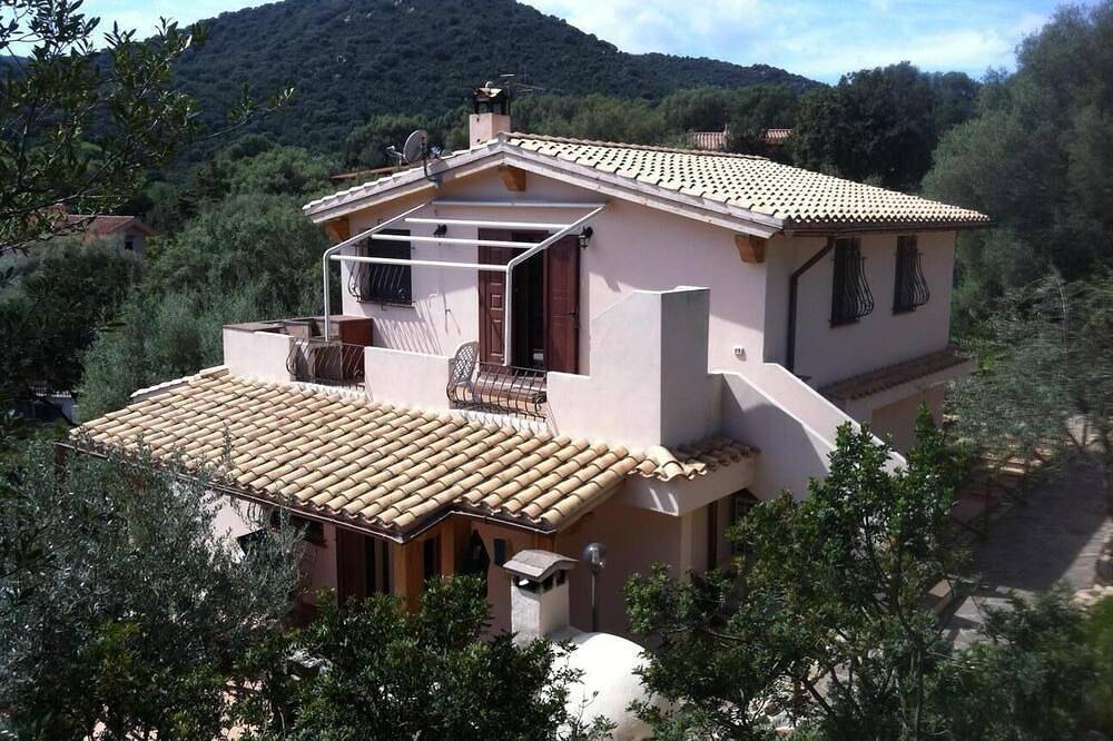 Ganze Wohnung, Elegante Villa mit Blick auf Cala Sinzias (P5833) in Cala Sinzias, Cagliari Provinz