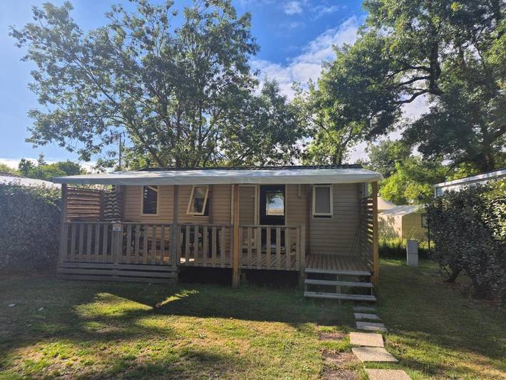 Camping pour 6 personnes, avec piscine et terrasse, animaux acceptés