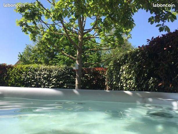 Gîte pour 6 personnes, avec vue ainsi que piscine et terrasse à Voisins-le-Bretonneux