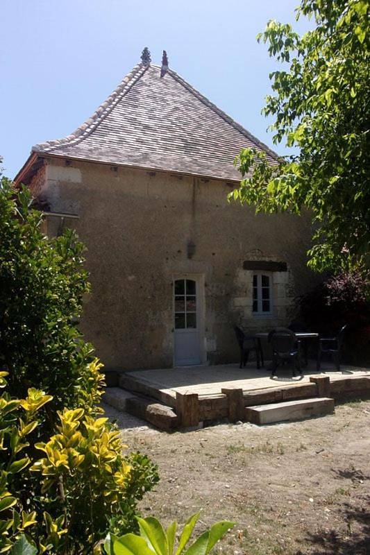 Location de vacances pour 12 personnes, avec terrasse et piscine, animaux acceptés à Pillac - 2