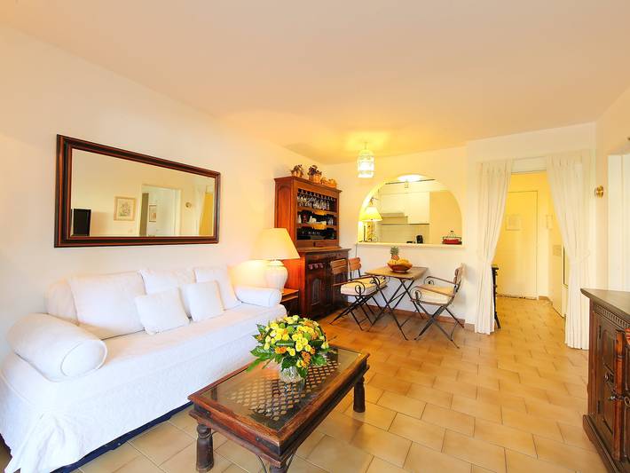 Entire apartment, Les Eucalyptus in Antibes, Mediterranean Coast (France)