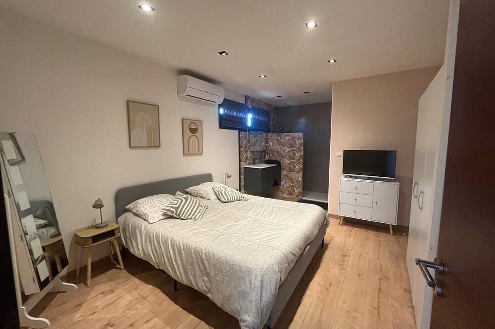 Contemporary villa with all comforts, perfect for family stays! in Marignane, Istres region