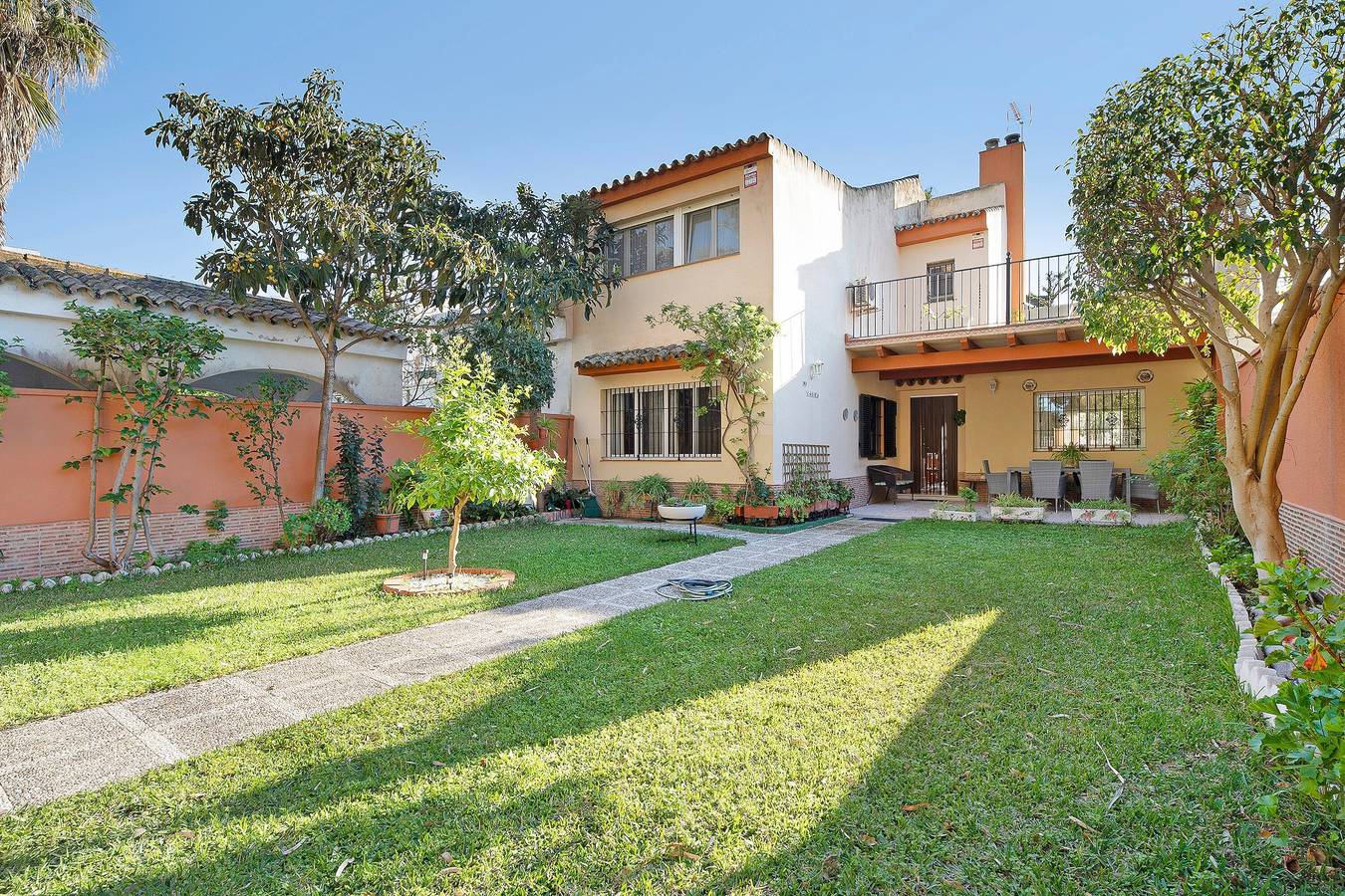 Villa 'Valdelagrana' with Shared Pool, Wi-Fi and Air Conditioning in Valdelagrana, El Puerto de Santa María