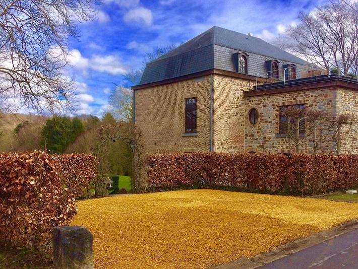 Location de vacances pour 8 personnes, avec vue ainsi que terrasse et piscine dans Wépion - 3
