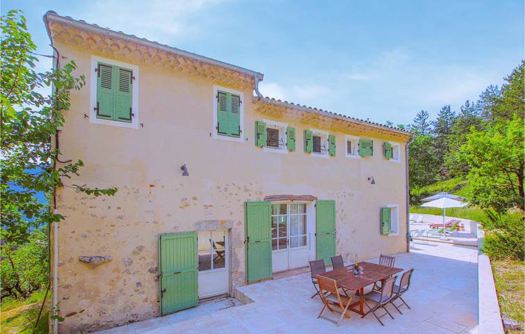 Die Appartement de jardin avec piscine et parking in Die, Parc naturel régional du Vercors