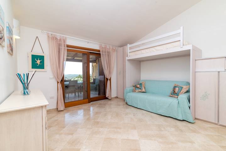 Entire apartment, Holiday Apartment "La Pavoncella" with Sea View, Private Terrace & A/C in Santa Teresa Gallura (Municipality), Gallura
