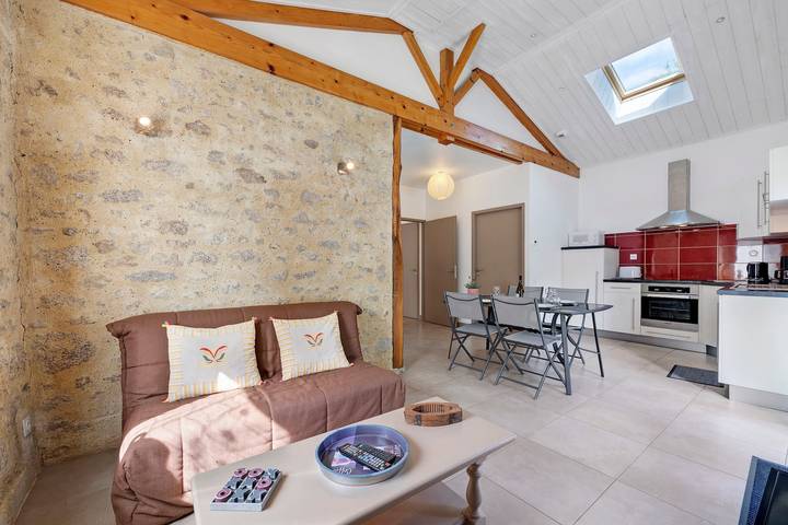 Gîte Du Côteau – 10 min from Puy du Fou in Les Herbiers, Loire Valley