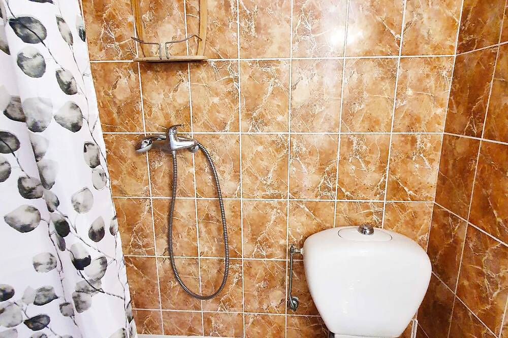 Appartement entier, Studio Bougainvillier, 2 pers, situation exceptionnelle, accès direct à la plage in Saint-Raphaël, Massif de l'Esterel