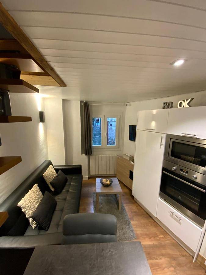 Appartement entier, One-Bedroom Apartment in Évian-les-Bains, Région de Thonon-les-Bains