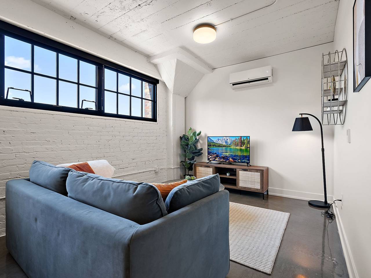 Entire apartment, Cozysuites Nlg w pool  bowling alley  sauna  07 in Minneapolis, Twin Cities