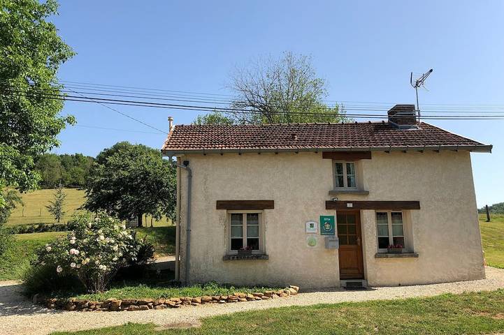 Gîte pour 4 personnes, avec jardin dans Orbigny-au-Val