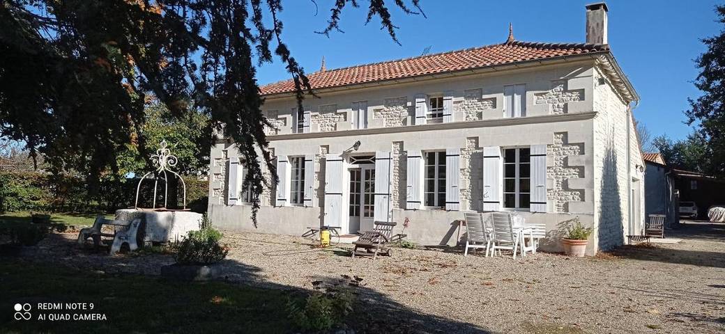 Location de vacances pour 10 personnes, avec piscine et jardin, animaux acceptés à Saint-Fort-sur-Gironde