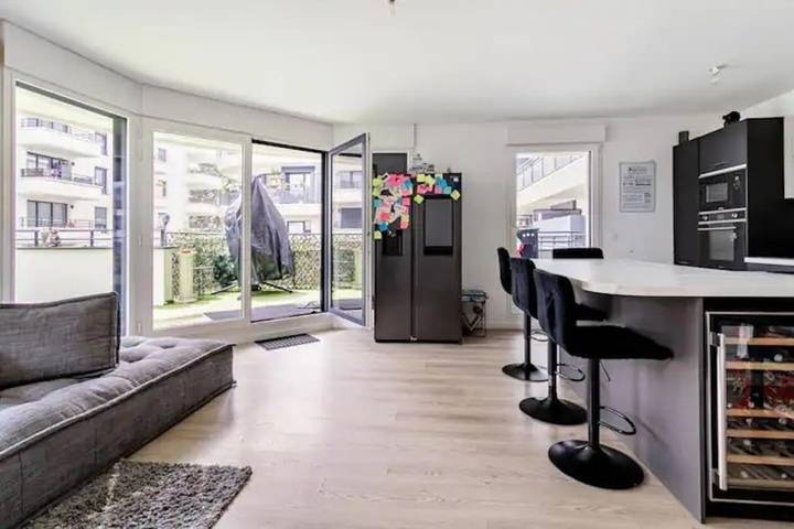 Location de vacances pour 2 personnes, avec jacuzzi et jardin à Colombes - 4