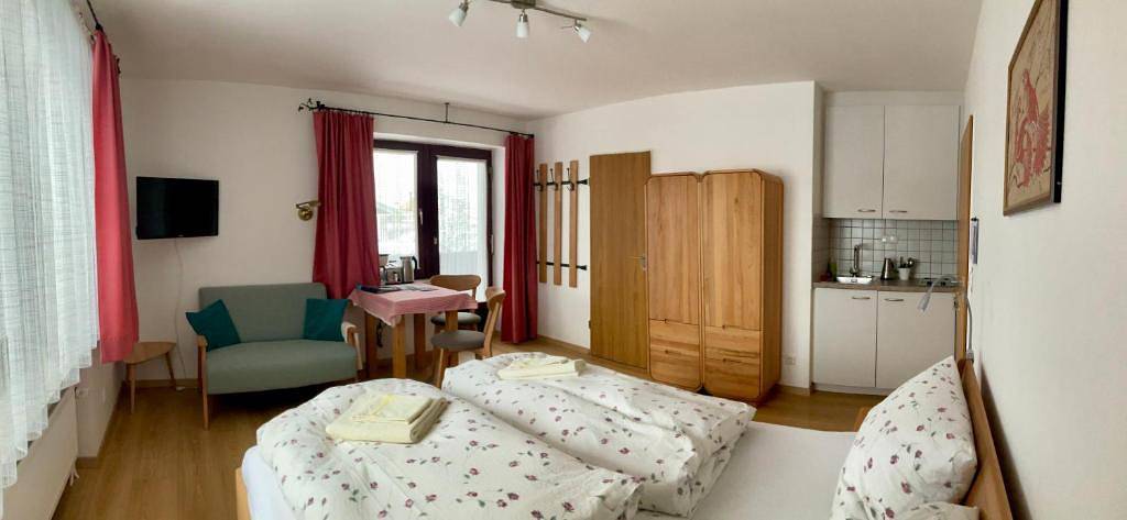 Ganze Ferienwohnung, Ferienwohnung Gästehaus Am Buchenbichl - Ferienwohnung Nr. 8, für 1 bis 2 Personen, 26 qm, Balkon in Schönau am Königssee, Berchtesgadener Alpen