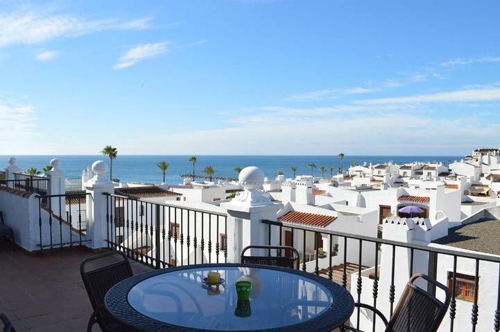 Apartamento entero, Apartamento 'Duquesa 432' con vistas al mar, Wi-Fi y aire acondicionado in Playa Gaviotas, Manilva