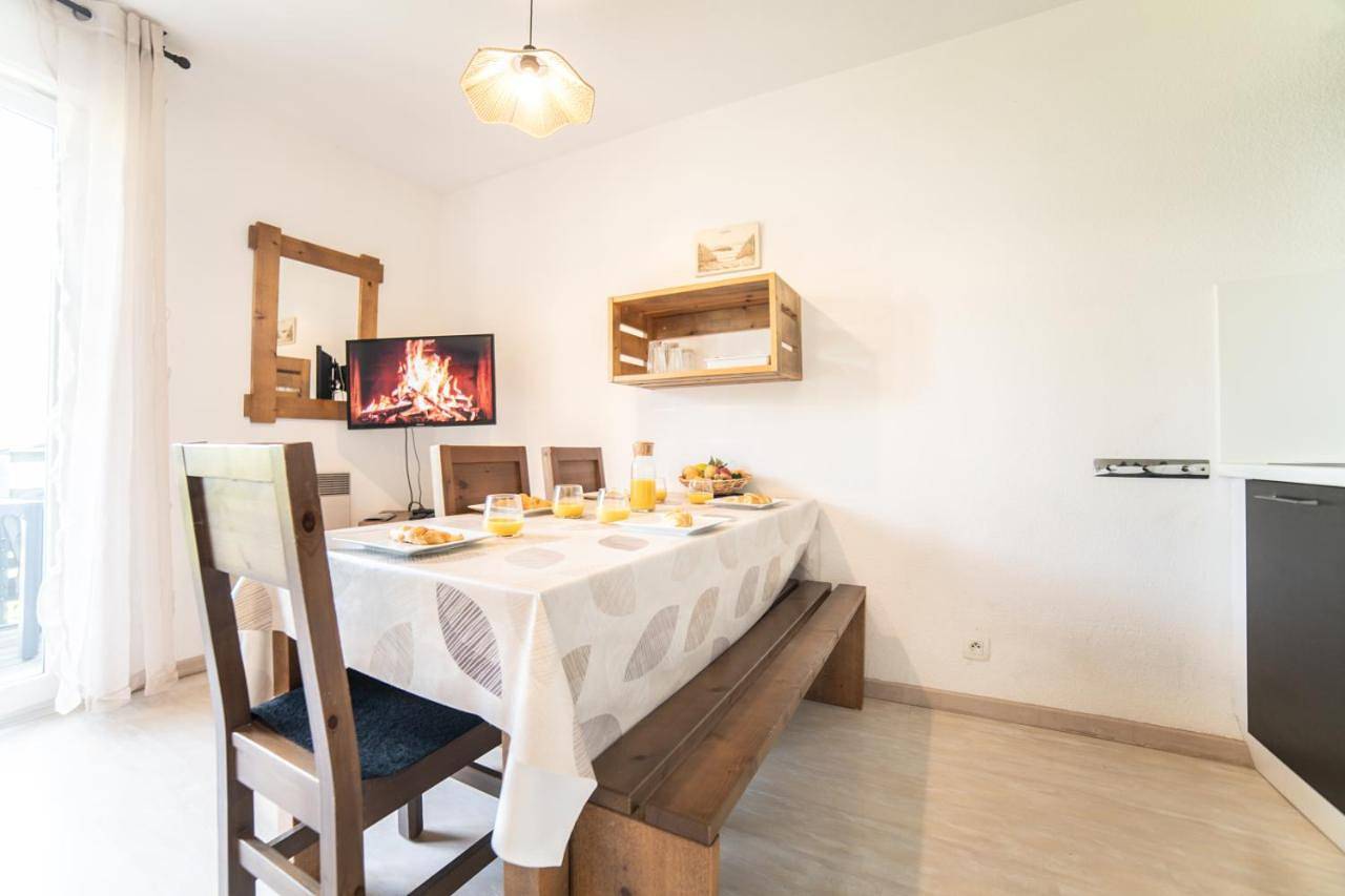Appartement entier, Le Bellevue, 50m lac, piscine, parking, wifi, baignade surveillée in Aureilhan, Côte d’Argent