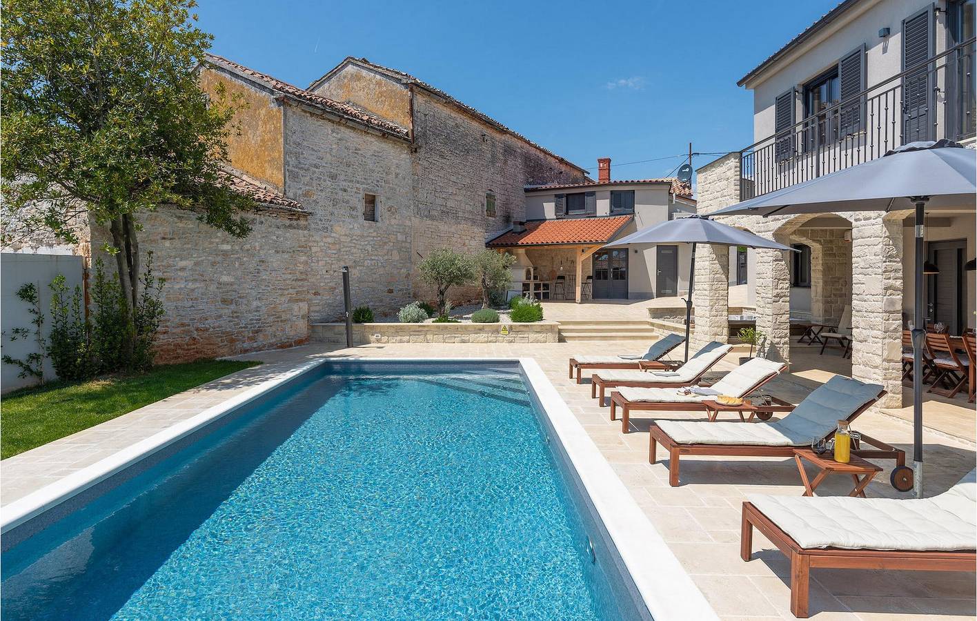 Holiday home for 8 people with sauna in Svetvinčenat, Central Istria