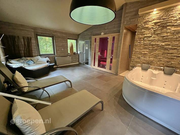Location de vacances pour 18 personnes, avec sauna et balcon/terrasse ainsi que terrasse et jacuzzi à Marche-en-Famenne - 3