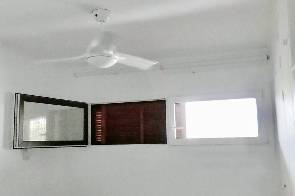 Ganze Wohnung, Sea View Apartment Between Forest and Beach – Cala Vinyes in Magaluf, Calvià