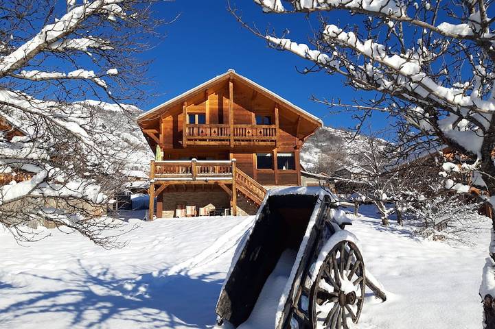 Warmes traditionelles Holzchalet Briançon Serrechevalier 1200m in Briançon, Nationalpark Écrins