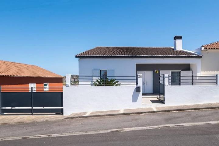 Casa de férias para 6 pessoas, com jardim em Rabo de Peixe