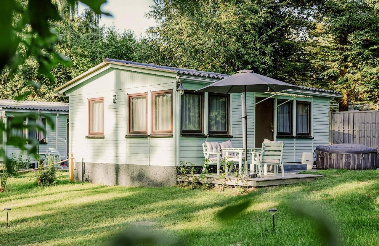 Ferienhäuser Insel Usedom Waldhaus 2 mit Whirlpool - Direkt am Achterwasser in Lütow, Usedomer Norden