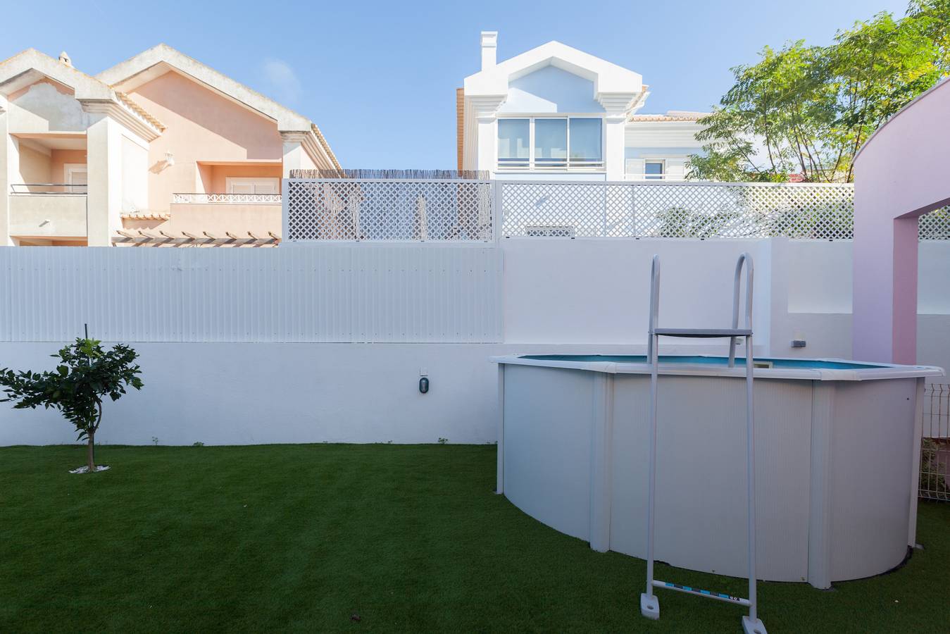 Flh Caparica Town House with Pool in Charneca de Caparica e Sobreda, Halbinsel von Setúbal