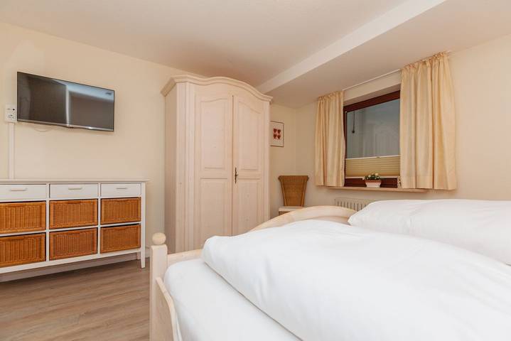 Ganze Wohnung, Komfortable Ferienwohnung mit Garten und Terrasse in Wenningstedt, Sylt