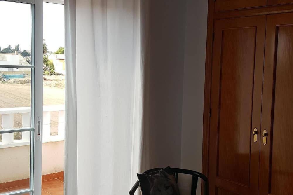 Casa con jardín al lado del Parque Natural de las Salinas de Santa Pola y playas in El Pinet, Elche