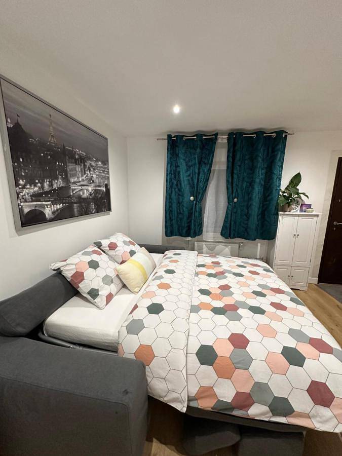 Appartement de vacances entier, Logement avec entrée indépendantes a 25 min de Paris en Rer in Yerres, Essonne