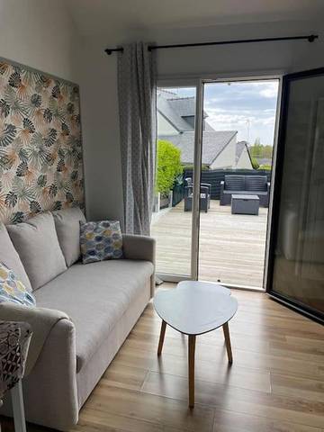 Gîte pour 2 personnes, avec terrasse ainsi que vue et piscine à Guidel Plage