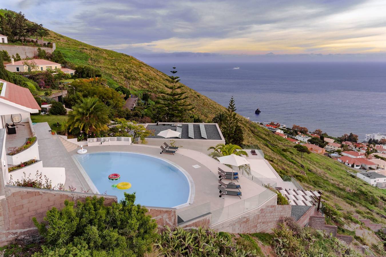 Sky Villa, piscina e vista em urbanização de luxo. in São Martinho (desambiguação), Madeira