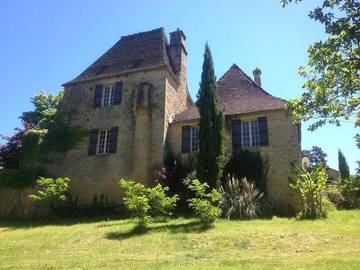 Location de vacances pour 10 personnes, avec piscine ainsi que terrasse et vue à Valojoulx