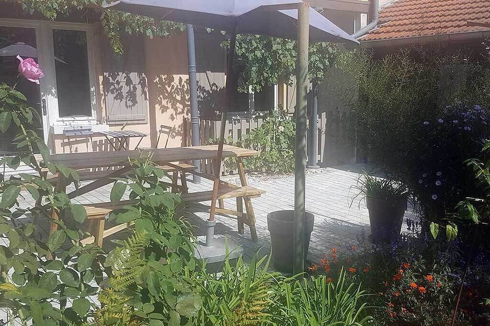 Town house with terrace and garden in the center of Lyon.. in Fourvière, Lyon