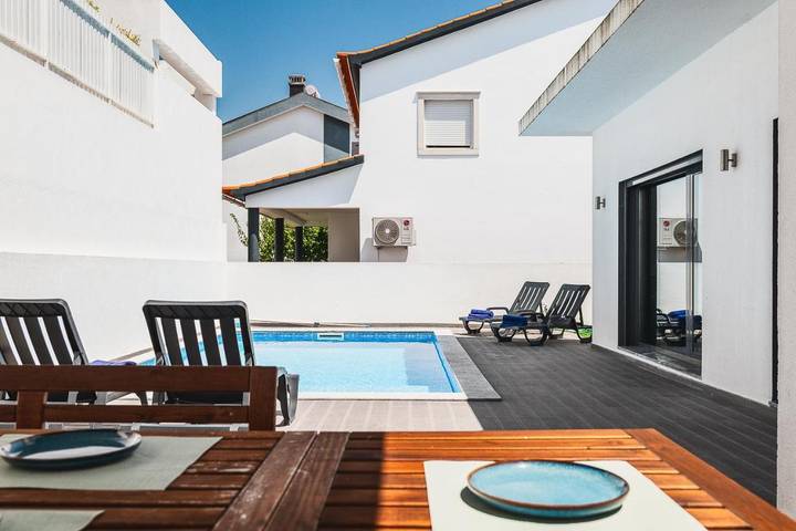 Casa de férias para 6 pessoas, com piscina e jardim em Corroios