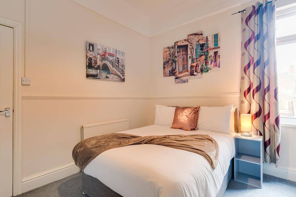 Ahenfie Plaza  By Jesouth in Kingston-upon-Hull, Yorkshire and the Humber