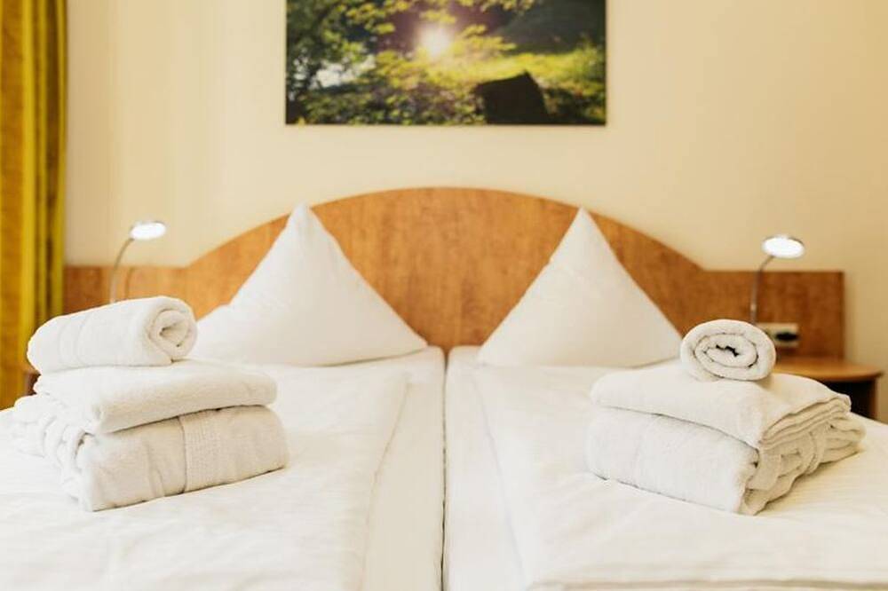 Standard Doppelzimmer, Dusche oder Bad, Wc, - Kulturhotel Fürst Pückler Park in Bad Muskau, Oberlausitz-Niederschlesien
