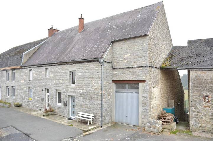 Location de vacances pour 8 personnes, avec terrasse et jardin dans Aublain
