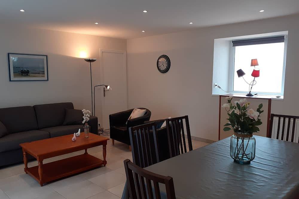 Appartement entier, Plouhinec: appartement dans longère in Plouhinec (Morbihan), Côte des Mégalithes