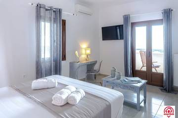 Apartment for 4 People in Megalochori, Santorini, Photo 1