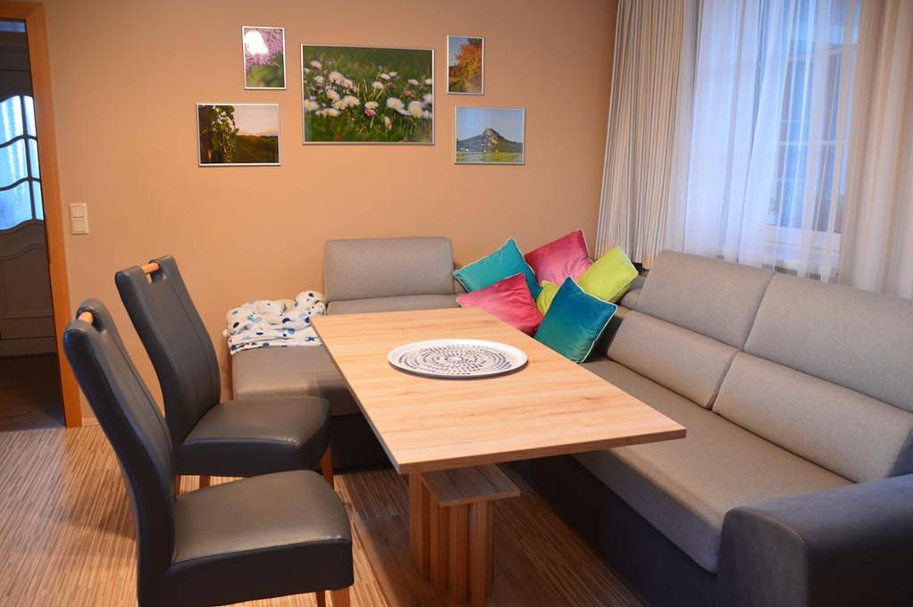 Ganze Ferienwohnung, Ferienwohnung Familie Stuhr - Ferienwohnung mit Blick zum Staatzer Berg in Staatz, Mistelbach (Niederösterreich)