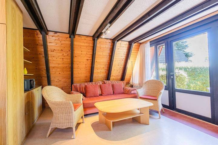Nurdach-Haus (Typ 7) in Immenstaad am Bodensee, Region Bodensee-Oberschwaben