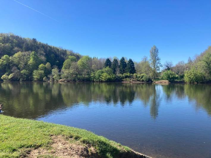 Location de vacances pour 5 personnes, avec vue et piscine ainsi que bassin pour enfant et jardin, adapté aux familles à Alles-sur-Dordogne - 3