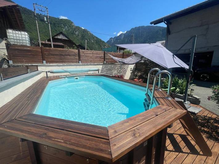 Location de vacances pour 4 personnes, avec terrasse et vue ainsi que jardin et piscine, animaux acceptés à Vacheresse - 4