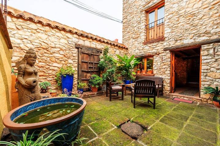 Landhaus für 10 Personen, mit Balkon und Whirlpool sowie Terrasse und Garten an der Costa Dorada