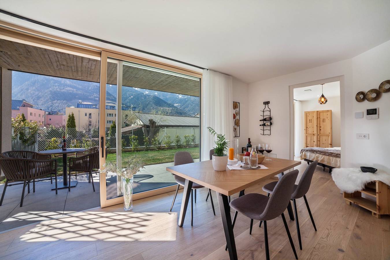 Apartamento entero, Adler Living: Apartamento con jardín privado, vistas a la montaña y Wi-Fi in Naturno, Grupo Texel