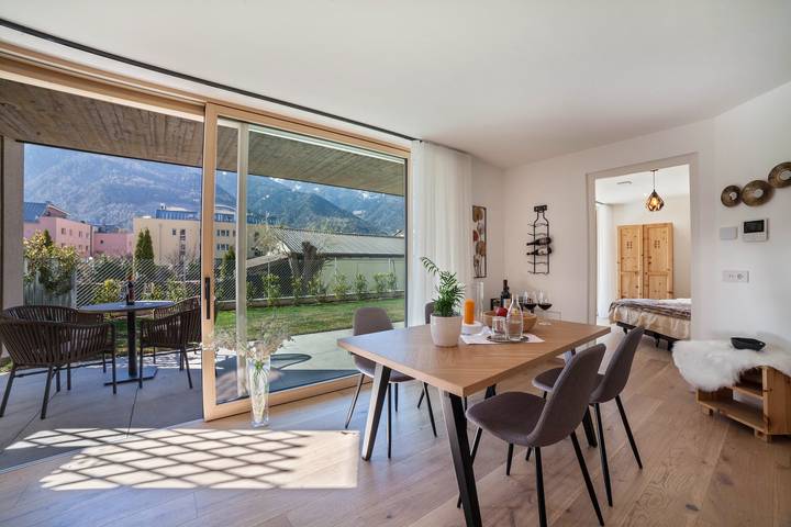 Entire apartment, Adler Living Garden Apartment with Mountain View, Private Garden & Wi-Fi in Naturns, Texel Group