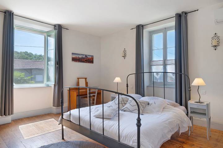 Baladous Guest Room – Arbas with Shared Terrace, Wi-Fi, and Air Conditioning in Montgaillard-de-Salies, Haute-Garonne
